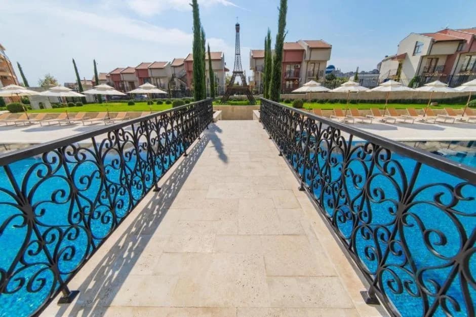 2-izbový luxusný apartmán s výhľadom na more, Romance Paris, 250m od mora, Sveti Vlas - foto 24